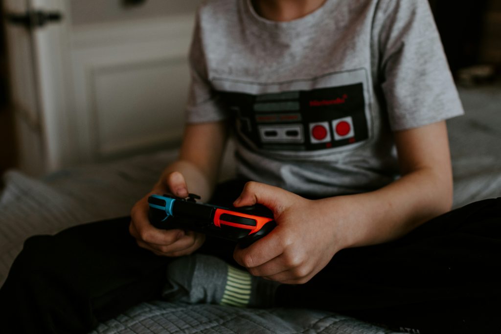 The findings of this systematic review suggest that playing digital games can provide some benefit for mental health in young people, and that this is relatively equivalent between applied and off-the-shelf games.